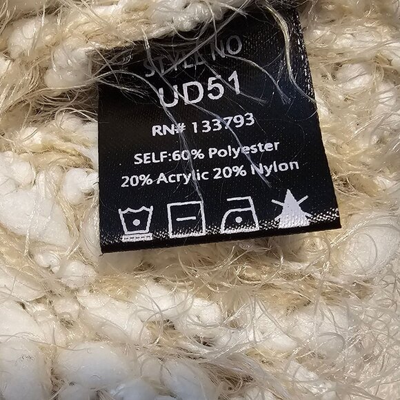 Women’s POL Tan and White Chenille Oversized Sweater, Large - Picture 13 of 15